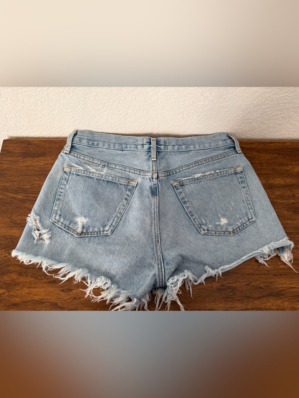 Agolde PARKER VINTAGE CUT OFF SHORT IN SWAPMEET size 28 - Picture 5 of 9
